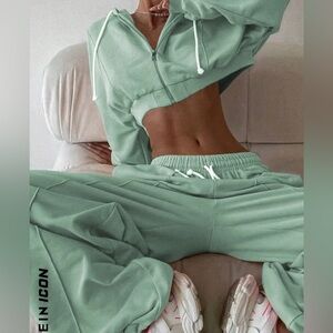 Green hoodie and sweatpants set! Track set. Never worn!✨